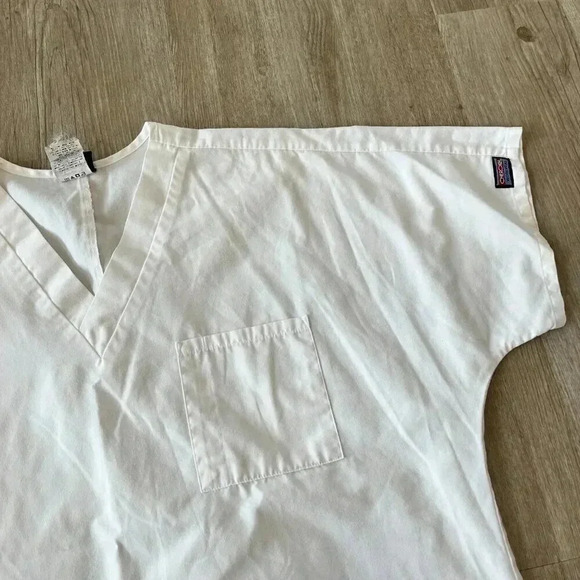 Unisex Bundle of 2 Cherokee White Scrub Tops - L - Picture 3 of 11